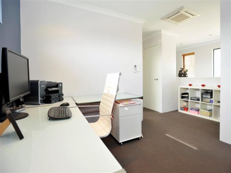 2b Challenger Place, Melville WA 6156