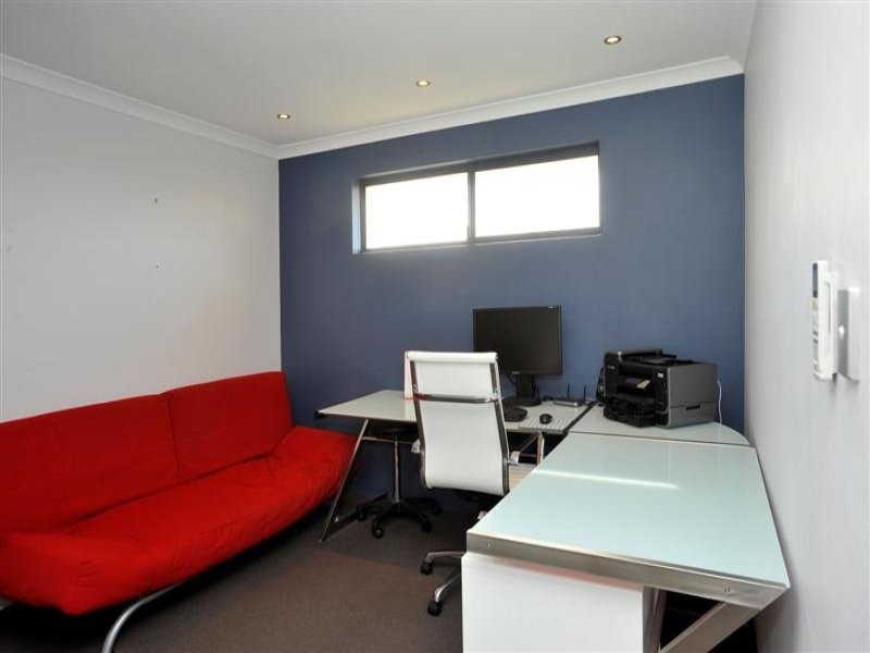 2b Challenger Place, Melville WA 6156