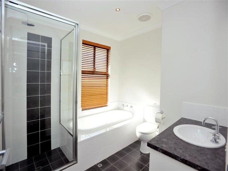 2b Challenger Place, Melville WA 6156