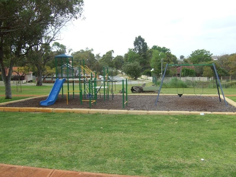 66 Nicholas Crescent, Hilton WA 6163