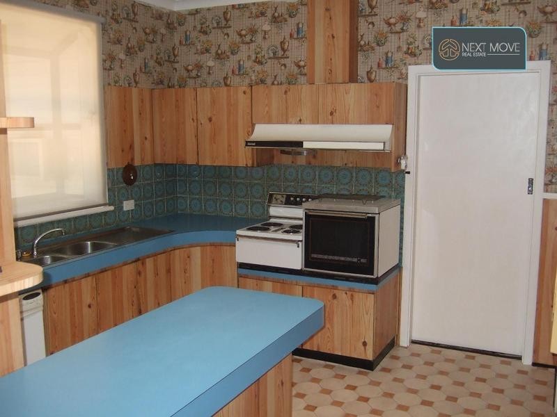 31 Worley St, Willagee WA 6156