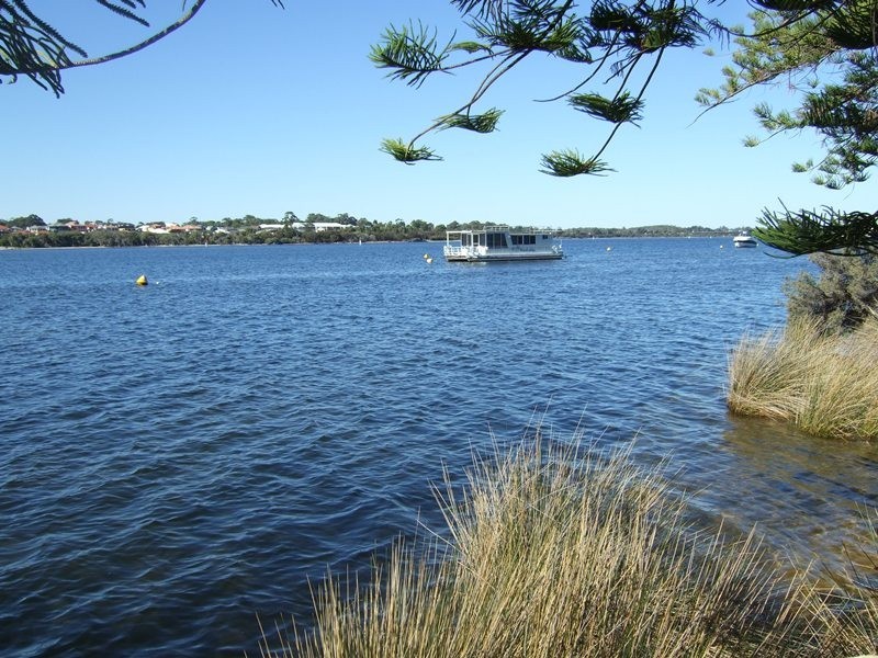 2 Helm St, Mount Pleasant WA 6153