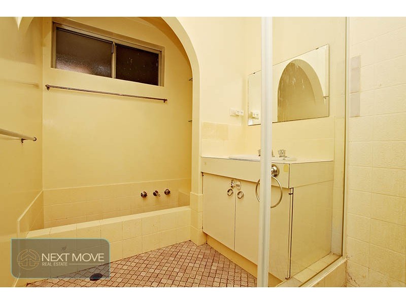 11 Loris Way, Kardinya WA 6163