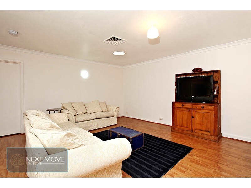 11 Loris Way, Kardinya WA 6163