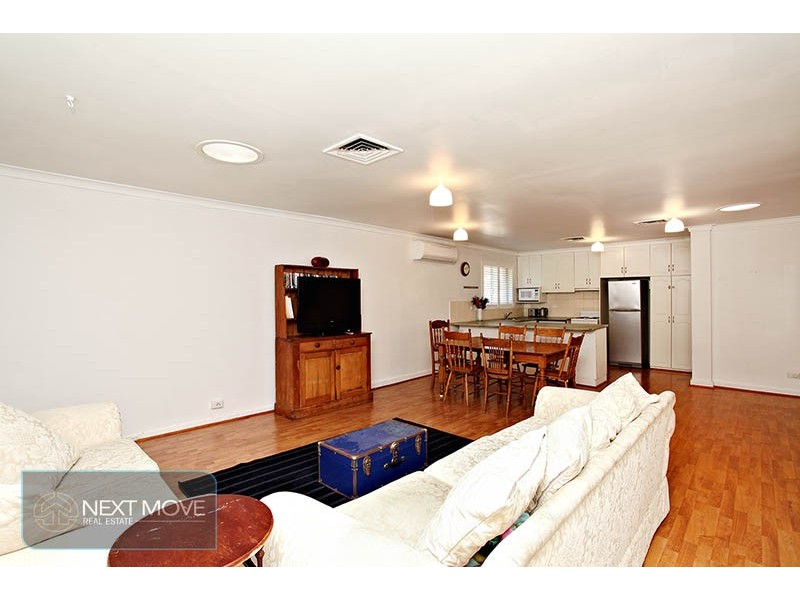 11 Loris Way, Kardinya WA 6163