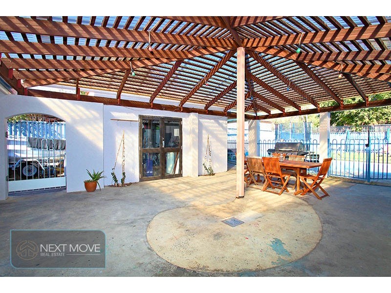 11 Loris Way, Kardinya WA 6163