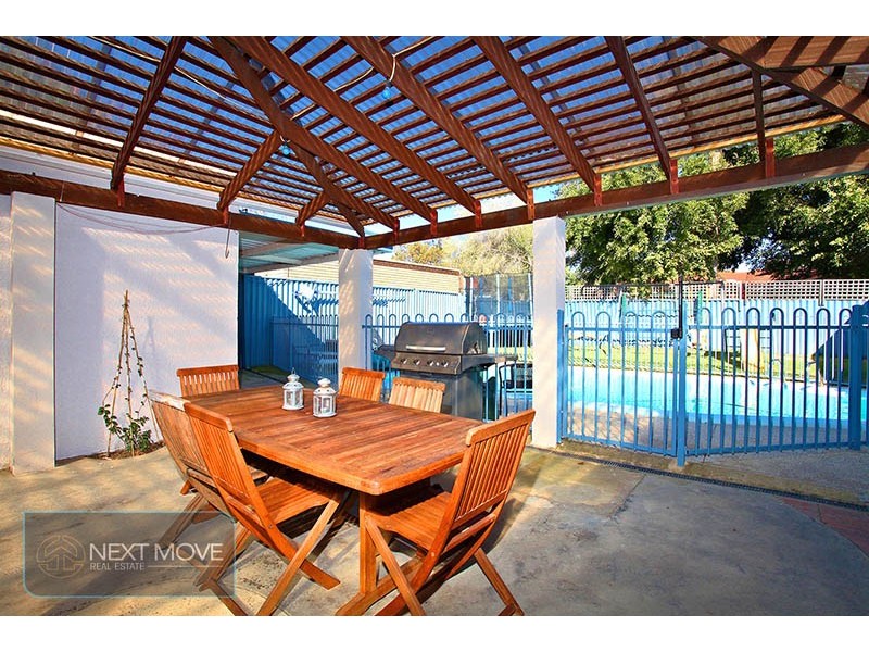 11 Loris Way, Kardinya WA 6163