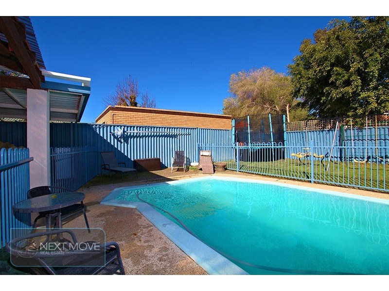 11 Loris Way, Kardinya WA 6163