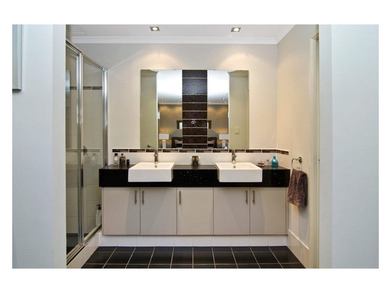 27 Keppell St, Willagee WA 6156