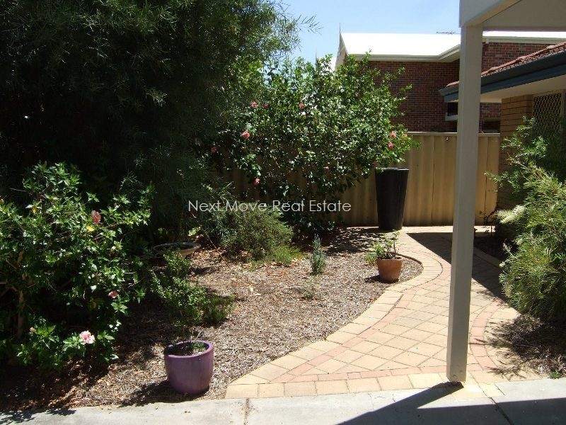 8 Murray Rd, Palmyra WA 6157