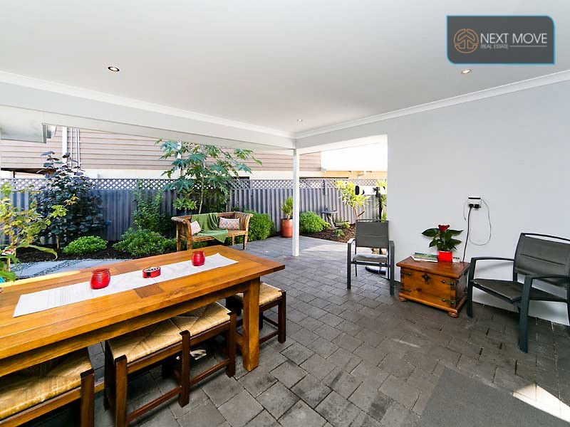 2a Lynn St, Hilton WA 6163