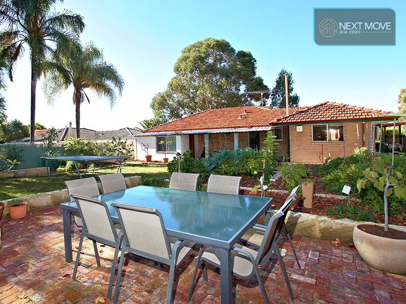 15 Chilton St, Willagee WA 6156