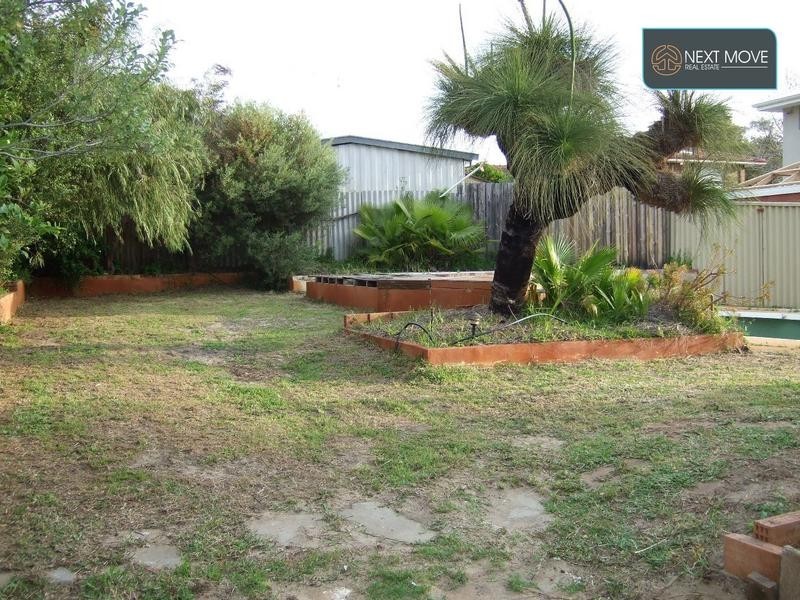 4 Woodhams St, Willagee WA 6156