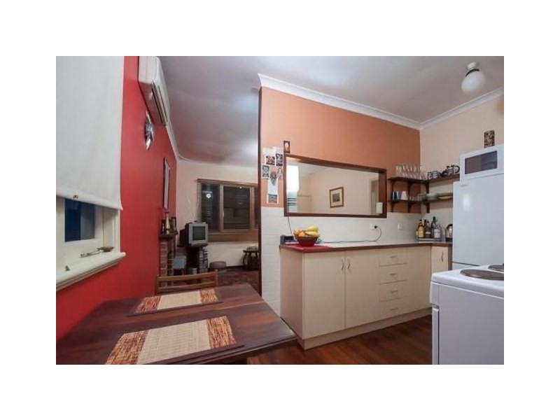 18 Andrews Rd, Wilson WA 6107