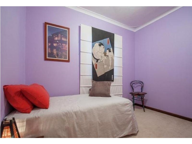 18 Andrews Rd, Wilson WA 6107