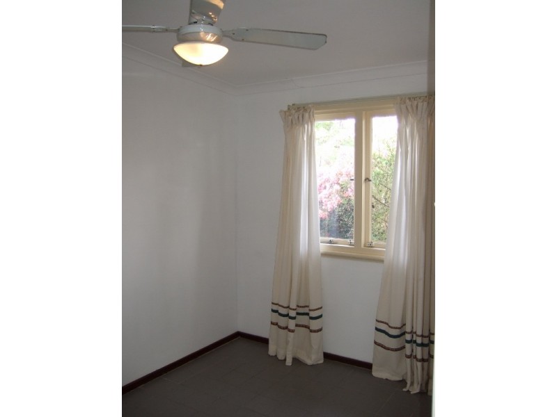 18 Andrews Rd, Wilson WA 6107