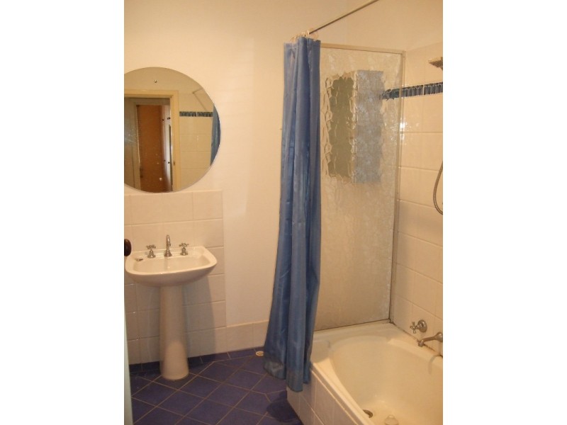 18 Andrews Rd, Wilson WA 6107