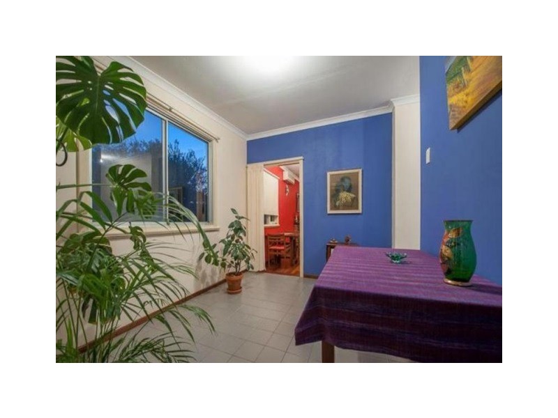 18 Andrews Rd, Wilson WA 6107