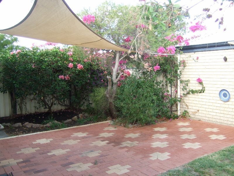 18 Andrews Rd, Wilson WA 6107