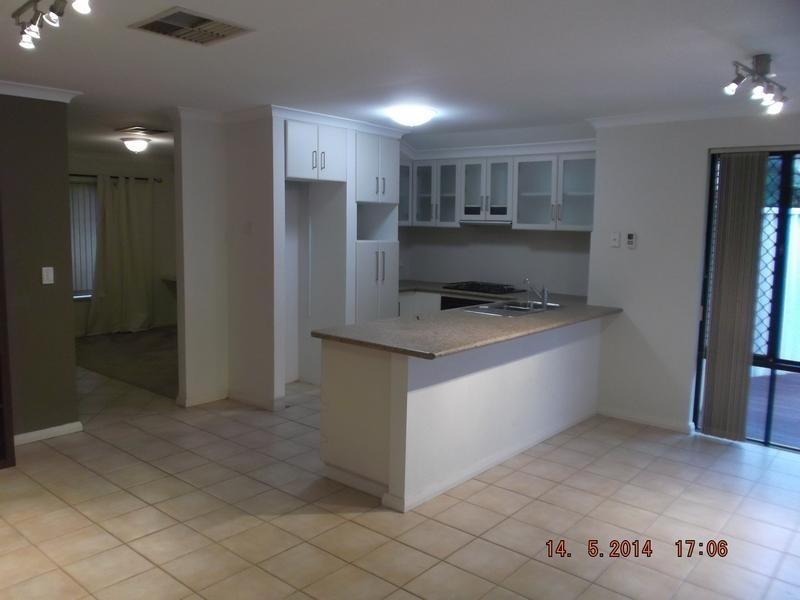 2/67 Upton St, St James WA 6102