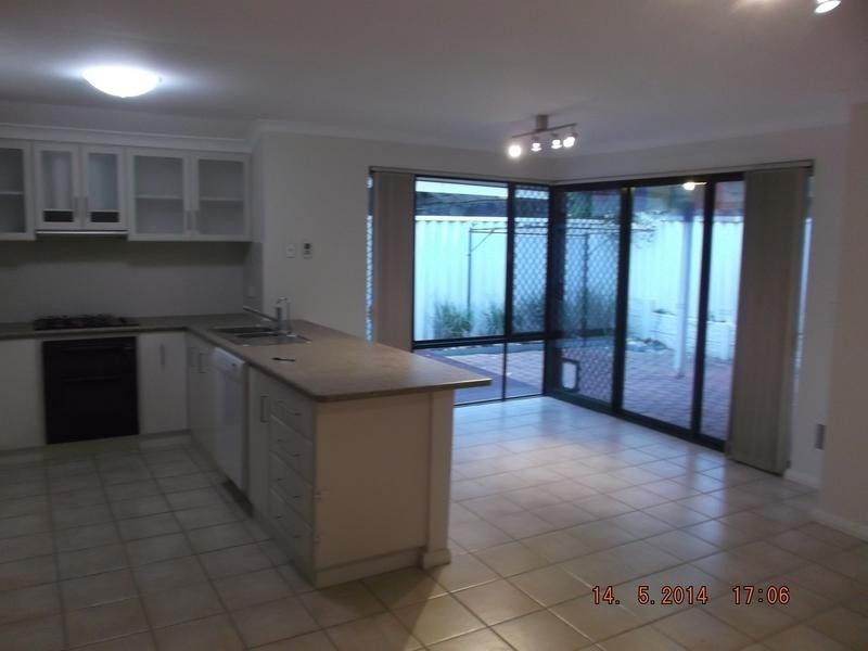 2/67 Upton St, St James WA 6102