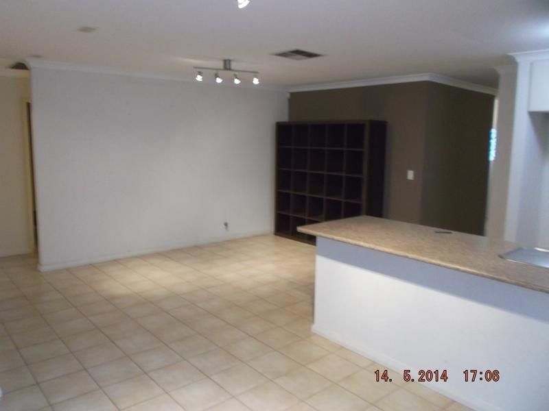 2/67 Upton St, St James WA 6102