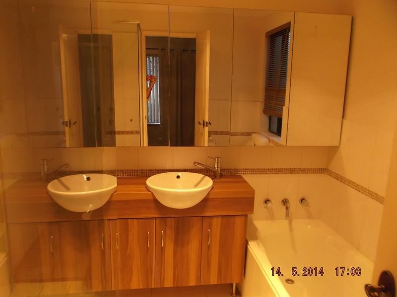 2/67 Upton St, St James WA 6102