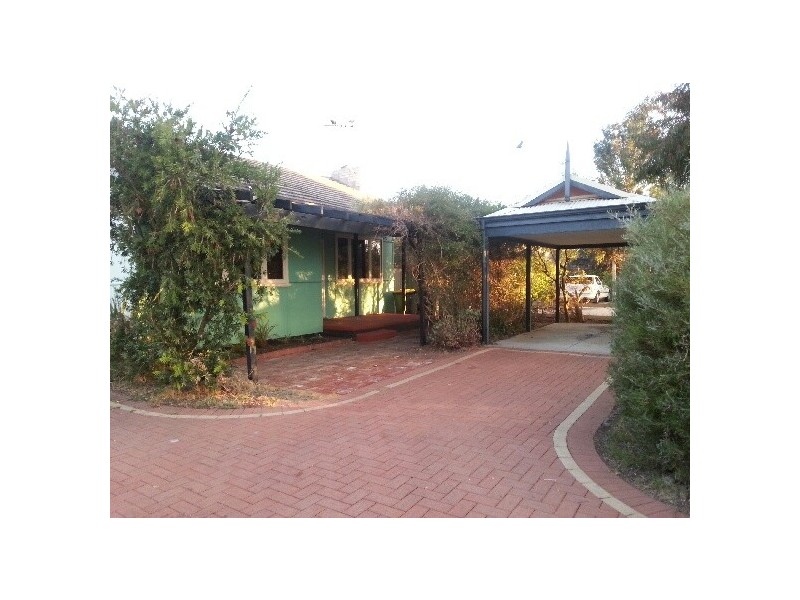 18 Andrews Rd, Wilson WA 6107