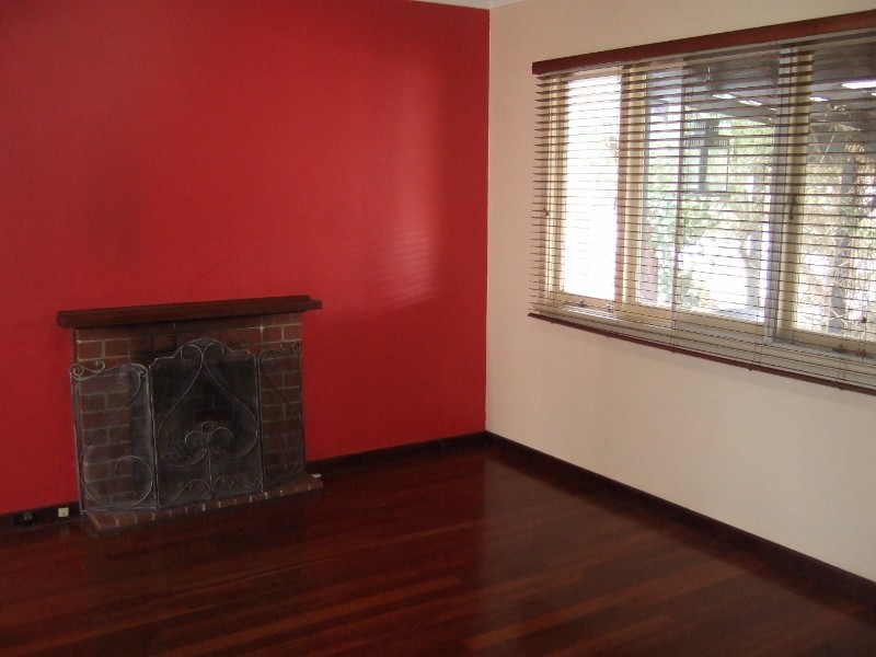 18 Andrews Rd, Wilson WA 6107