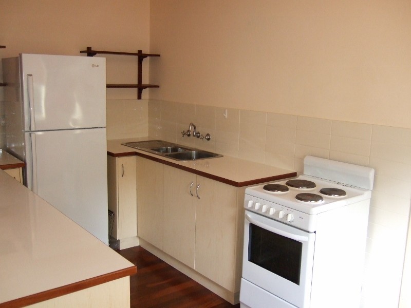 18 Andrews Rd, Wilson WA 6107