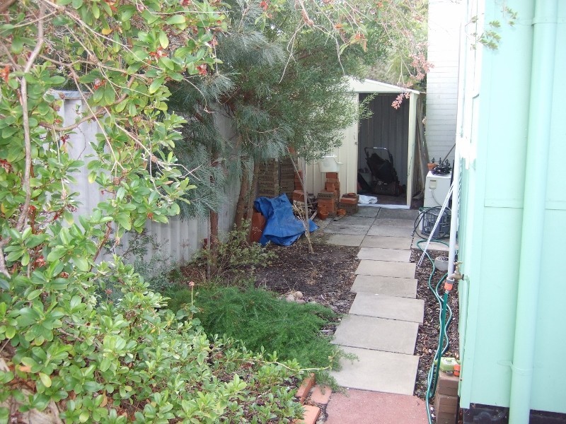 18 Andrews Rd, Wilson WA 6107