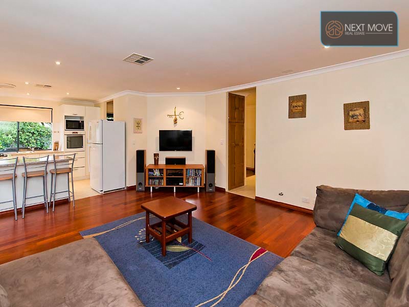 7 Jagoe Loop, Willagee WA 6156