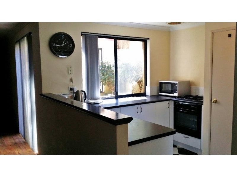 7b Bassett Street, Willagee WA 6156