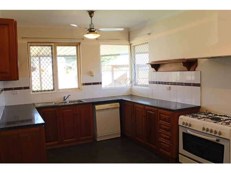 28 Woodhams St, Willagee WA 6156