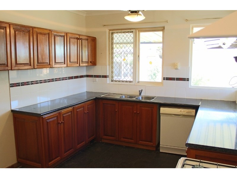 28 Woodhams St, Willagee WA 6156