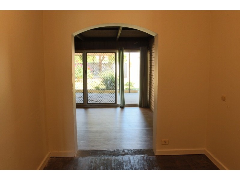 28 Woodhams St, Willagee WA 6156