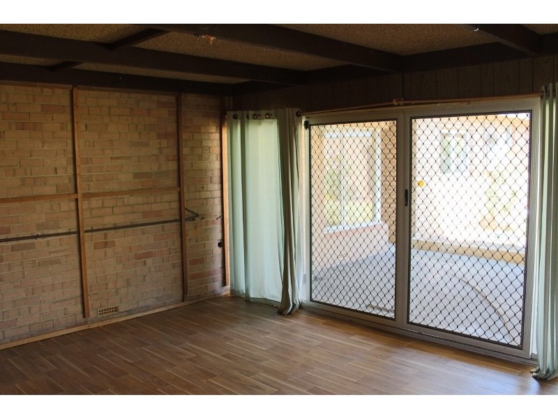28 Woodhams St, Willagee WA 6156
