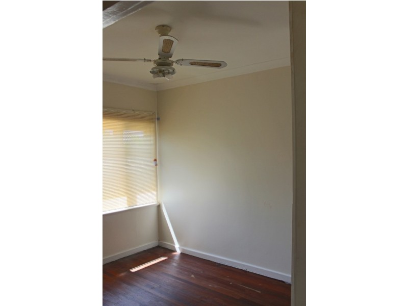 28 Woodhams St, Willagee WA 6156