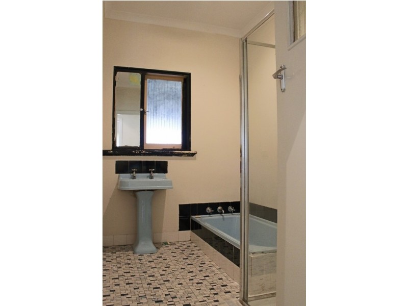 28 Woodhams St, Willagee WA 6156