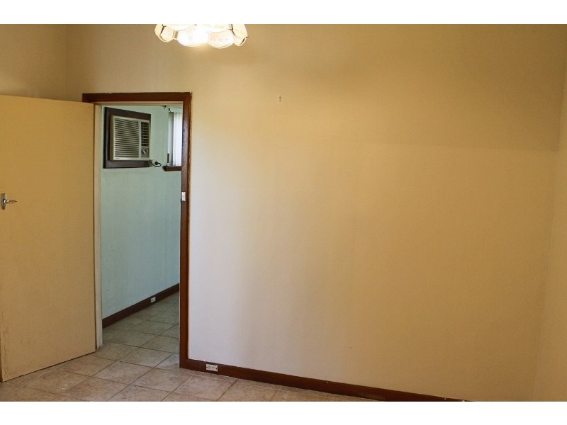 28 Woodhams St, Willagee WA 6156