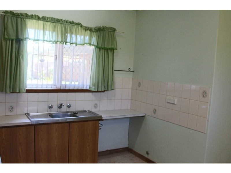 28 Woodhams St, Willagee WA 6156