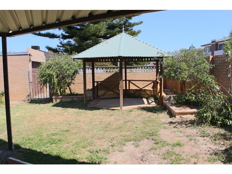 28 Woodhams St, Willagee WA 6156