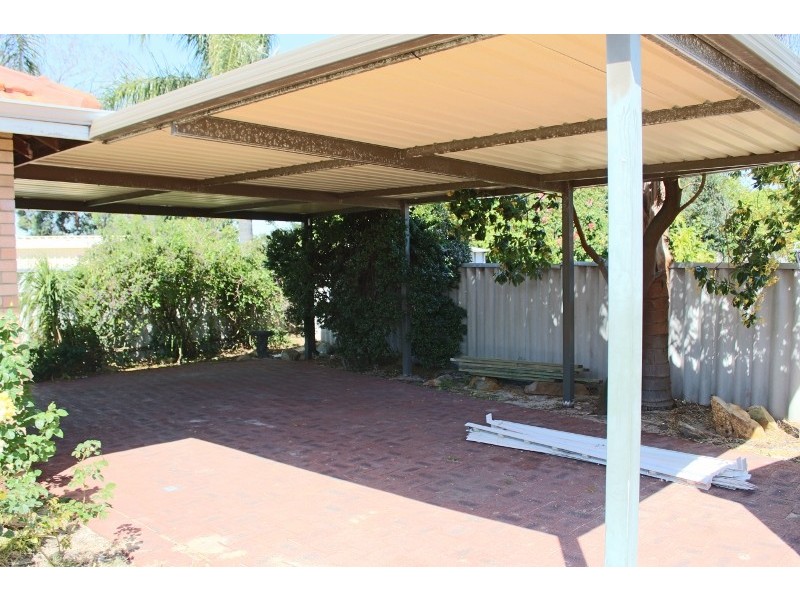 28 Woodhams St, Willagee WA 6156