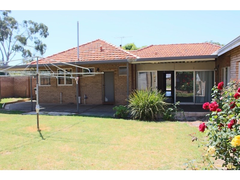 28 Woodhams St, Willagee WA 6156