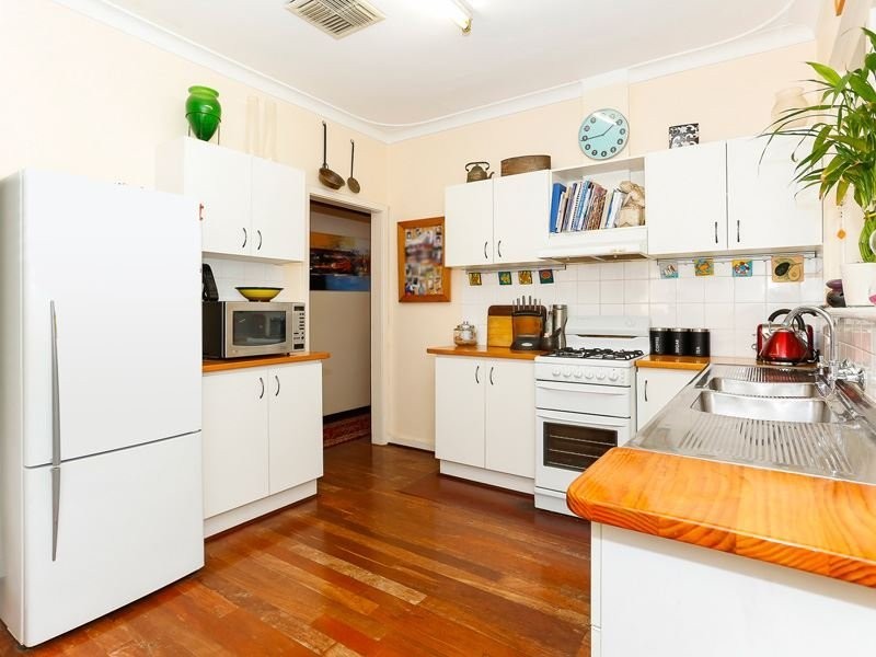 28 Ivermey St, Hamilton Hill WA 6163