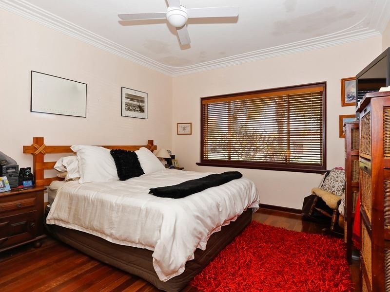 28 Ivermey St, Hamilton Hill WA 6163