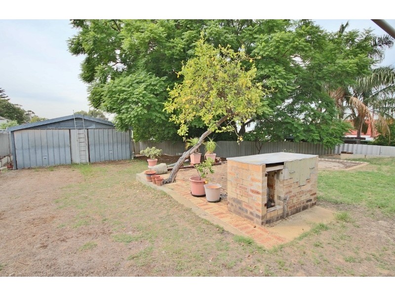 27 Greig St, Willagee WA 6156