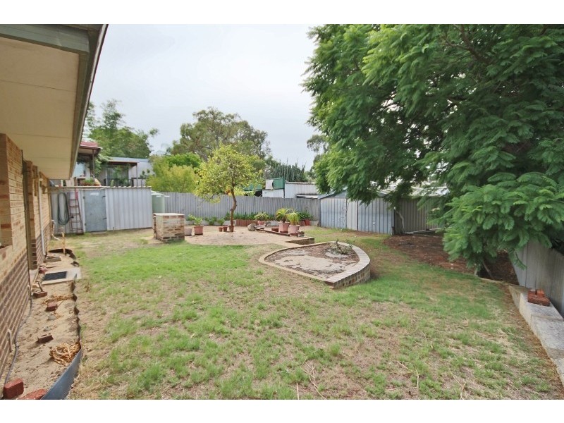 27 Greig St, Willagee WA 6156