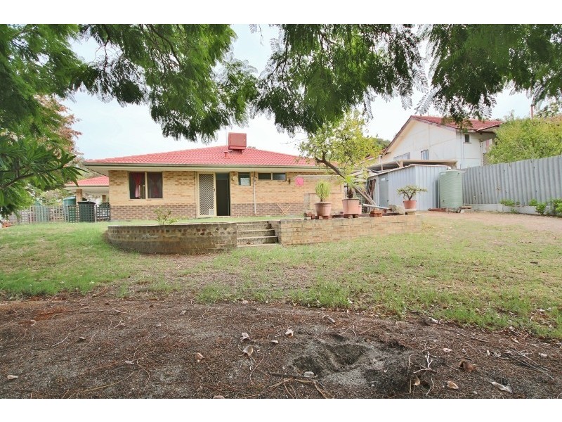27 Greig St, Willagee WA 6156