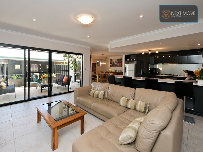 10 Danzil Street, Willagee WA 6156